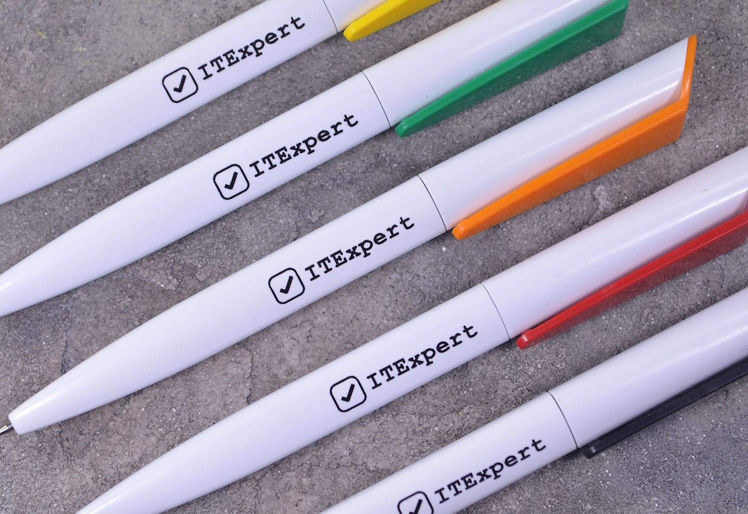 Пластиковые ручки с печатью среднего класса